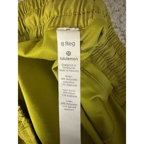 lululemon Hotty hot Short - Picture 4 of 4